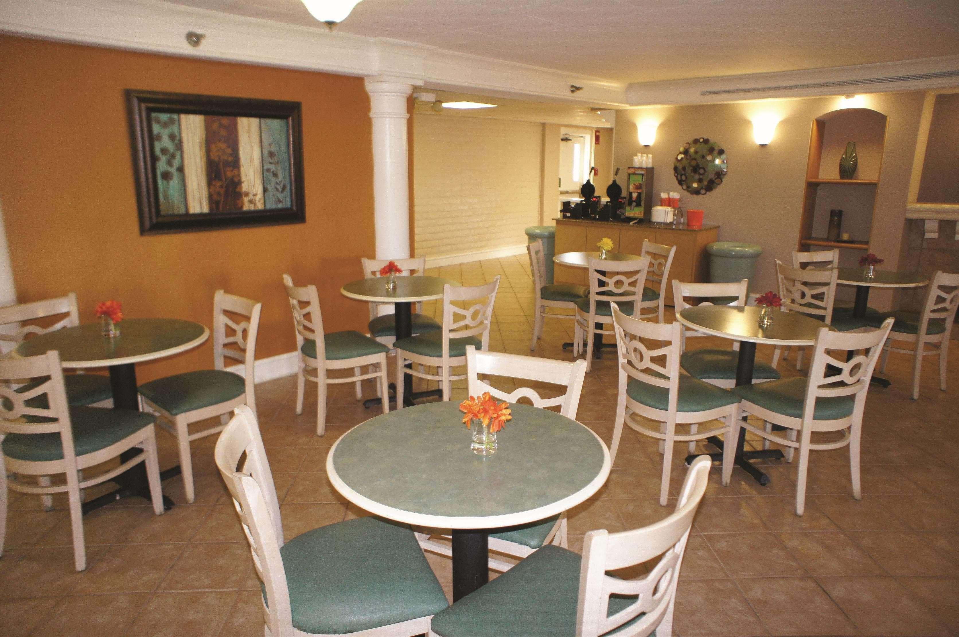 Hotel La Quinta By Wyndham Norfolk Virginia 3*